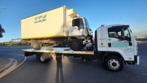 folami truck moving a smashed truck